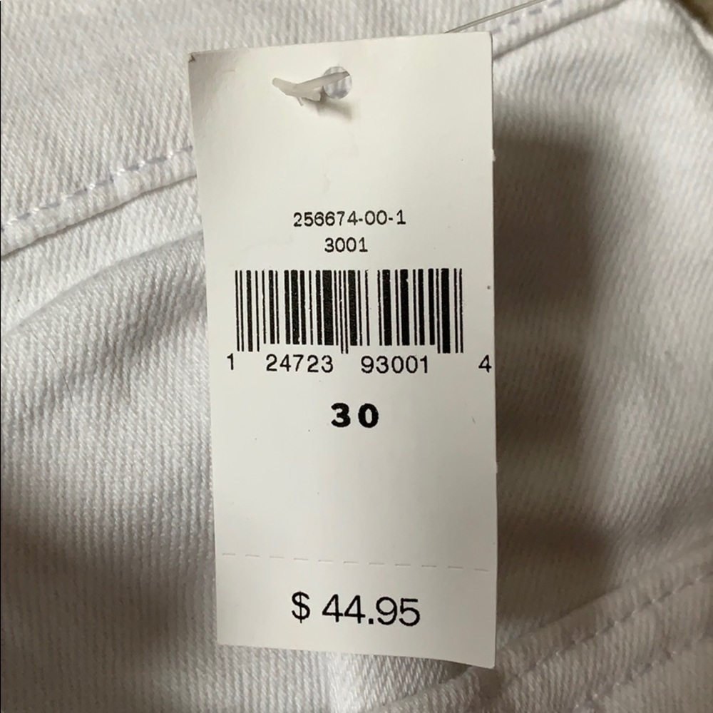 Gap 5” Mid- Rise Shorts - Picture 3 of 4